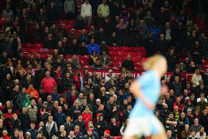 九游体育下载-邮报：一公司将在曼市德比中向曼联球迷发放500条特殊设计的围巾