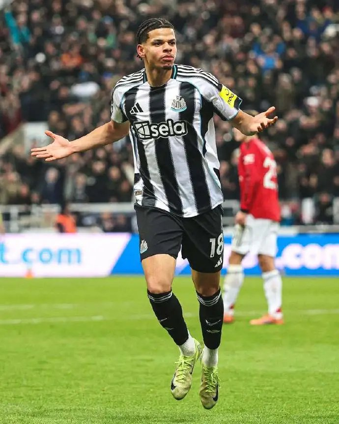 JIUYOU体育-曼联1:2遭纽卡绝杀，卡里克执教10场不败纪录终结|B费|戈登|纽卡斯尔|英超|左路_新浪体育_新浪新闻